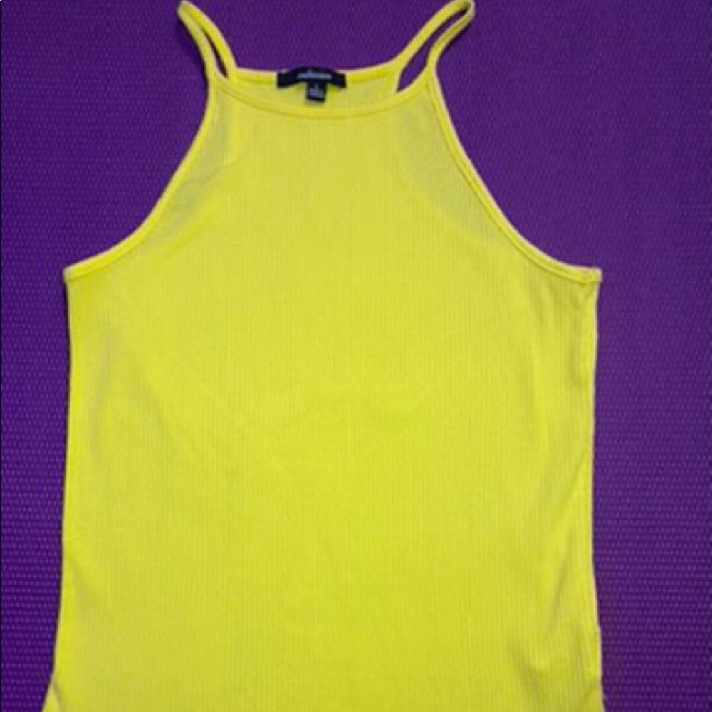 Yellow crop top💛